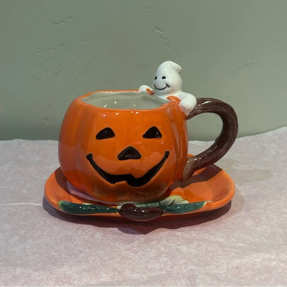 HAPPY HALLOWEEN By Corner Ruby 3 Piece Ceramic Pumpkin Mug, Saucer & Spoon Set.